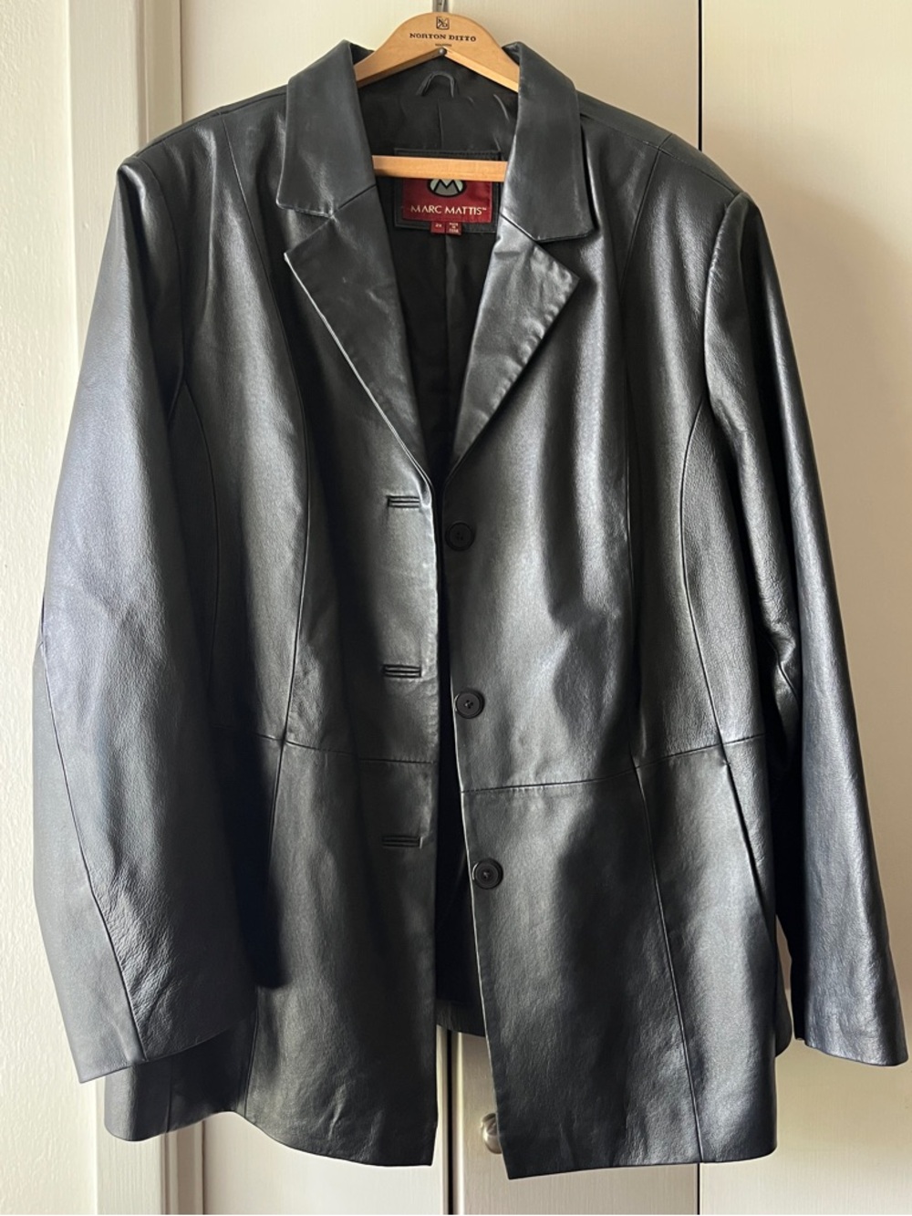 Marc Mattis 2XL, 3 Button Black Collar Leather Jacket